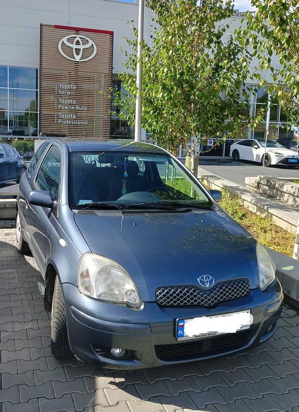 Toyota YARIS 2004