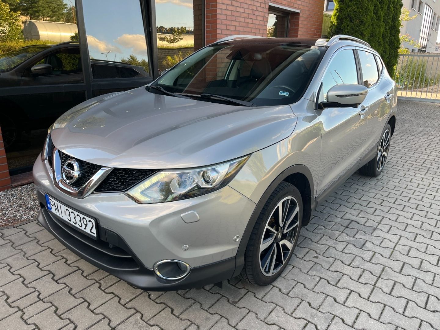 Nissan Qashqai 1.2 benzyna / 115 KM / 6 biegów / panorama / skóra / zarej w PL