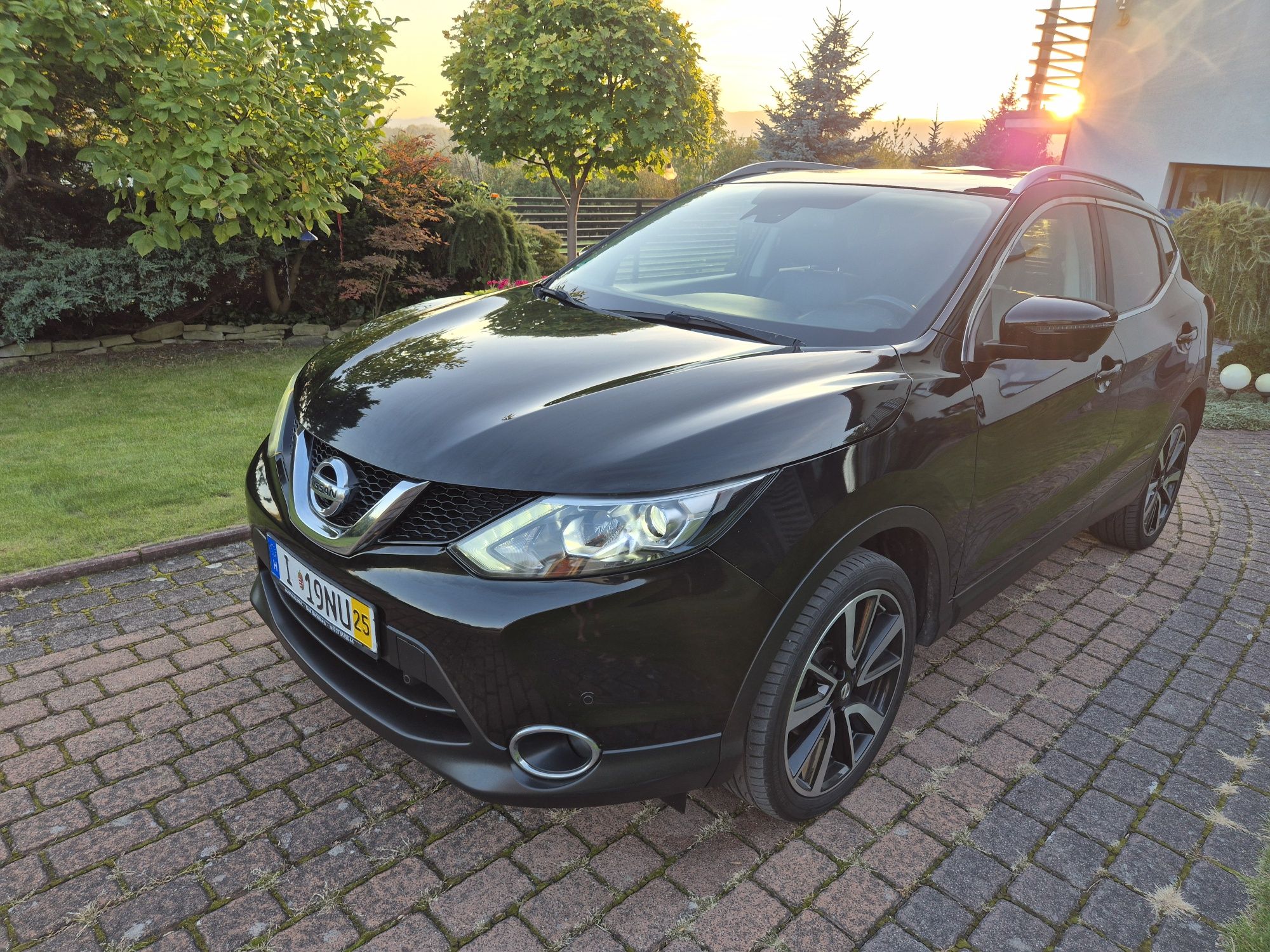 Nissan QASHQAI 1.6 benzyna led navi kamera 360 z Niemiec bezwypadkowy oplacony.