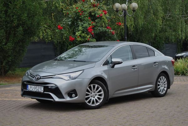 Toyota Avensis GWARANCJA, LIFT, 2015r, 1.8 Benzyna, Niski przebieg, Dobre wyposażenie