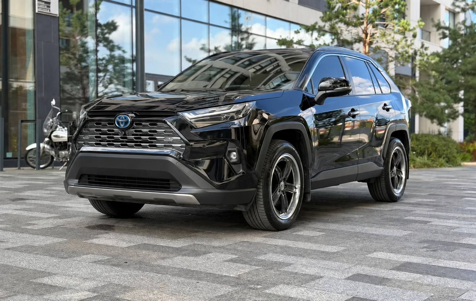 Toyota RAV4 Toyota RAV4 Hybrid AWD-i | 2.5 | 222 KM | e-CVT | 49 000 km