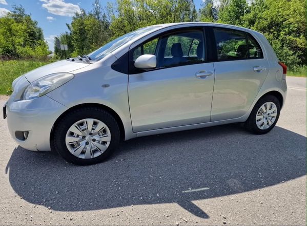 Sprzedam toyote yaris