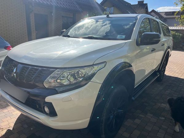 Mitsubishi L200 Mitsubishi L200, stan bardzo dobry, bez adblue, z bogatym doposażeniem