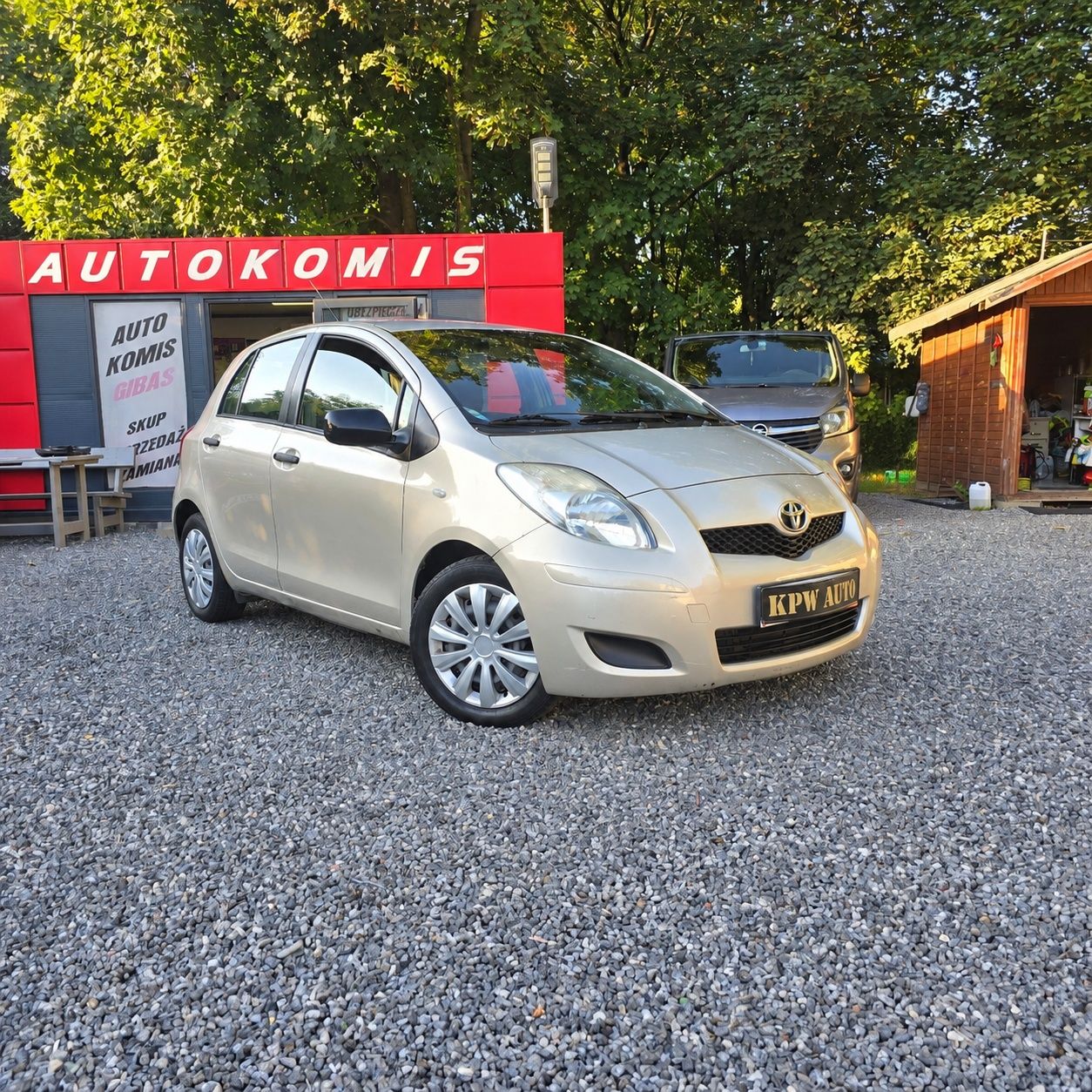 Toyota Yaris 1.3 petrol * air conditioning * electric equipment * 5 doors * power steering * isofix