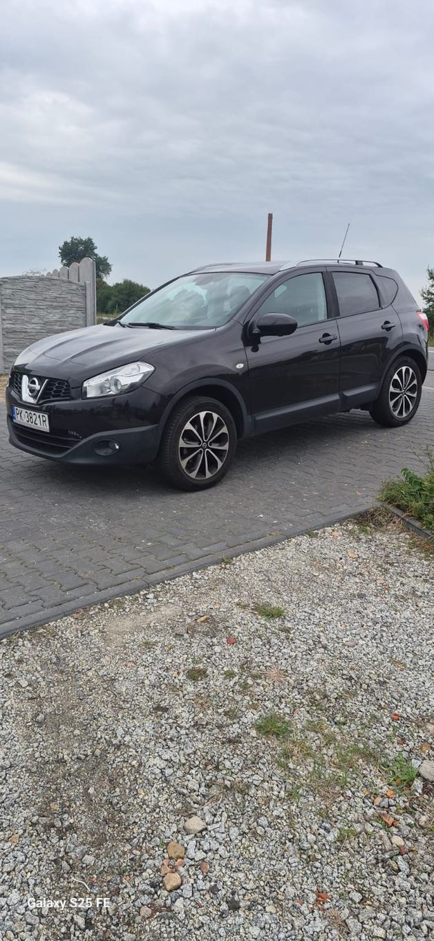 Nissan Qashqai 2.0 benz ,bezwypadek ,niski pot przebieg