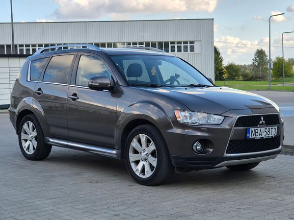Mitsubishi Outlander Mitsubishi Outlander II | 7 miejsc | AWD (4x4) | Rockford Fosgate Hak