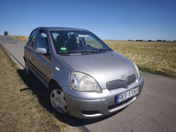 Toyota Yaris 2003 r.998 cm3 stan dobry