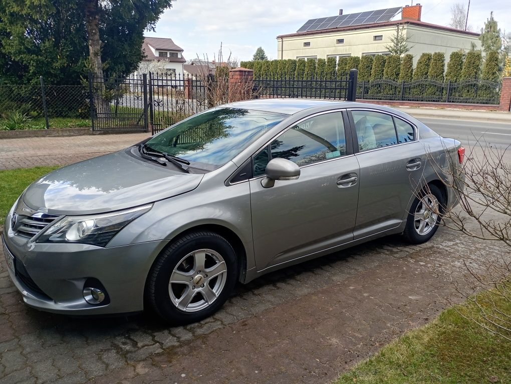 Sprzedam Toyote Avensis 1.6 Active z instalacją gazową bezwypadkowa salon Polska