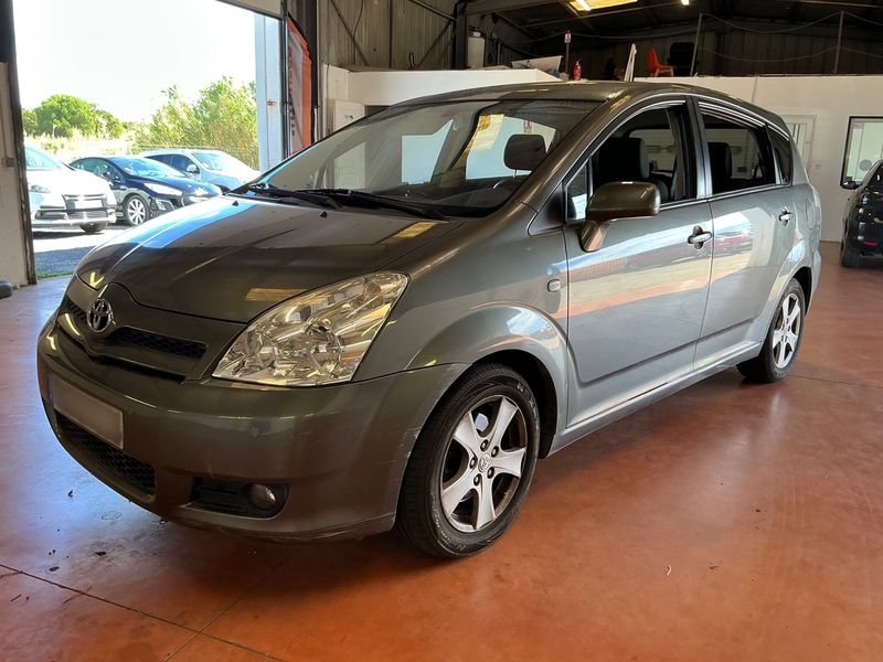Toyota Corolla Verso 2.2 D-4D Les bleus