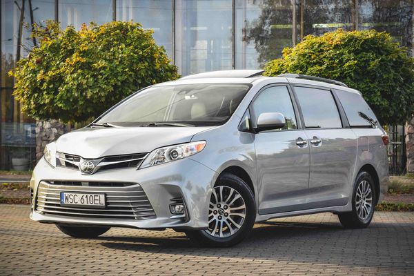 Toyota Sienna 3.5 Petrol 2018