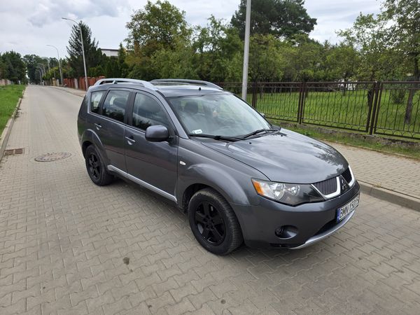 Mitsubishi Outlander 2.0 DiD 4x4 Klima/Hak/Zamiana/Ładny/Blokada/Skóry