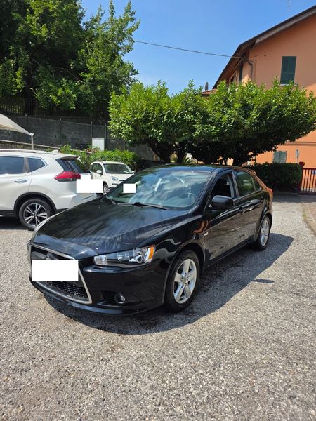 Mitsubishi Lancer 1.5 Invite