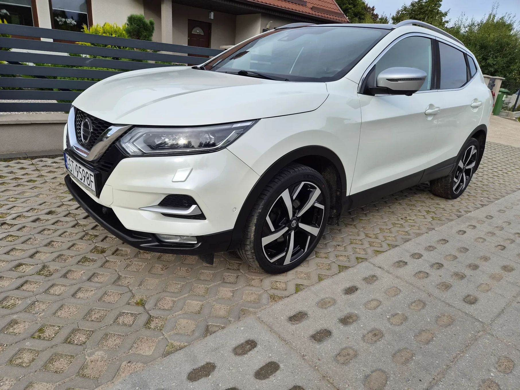 Nissan Qashqai Benzyna Automat Niski Przebieg Wersja Tekna + Full Led