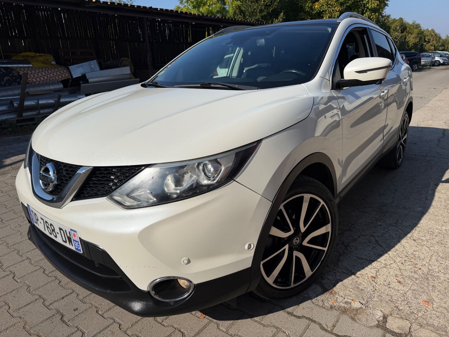 Nissan Qashqai FULL OPCJA!! 179tys.km kamery 360 alufelgi panorama skóry 1.6dci 130KM