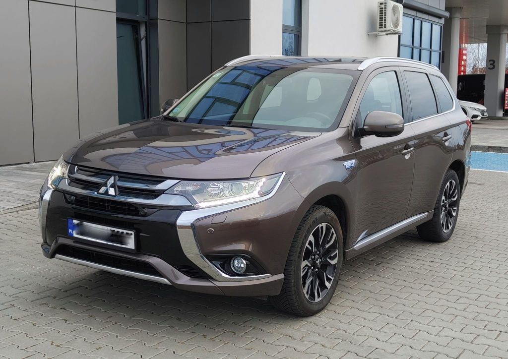 Mitsubishi Outlander 2.0 benzyna Hybryda Plug-In 4x4 Intense*KameraCofania