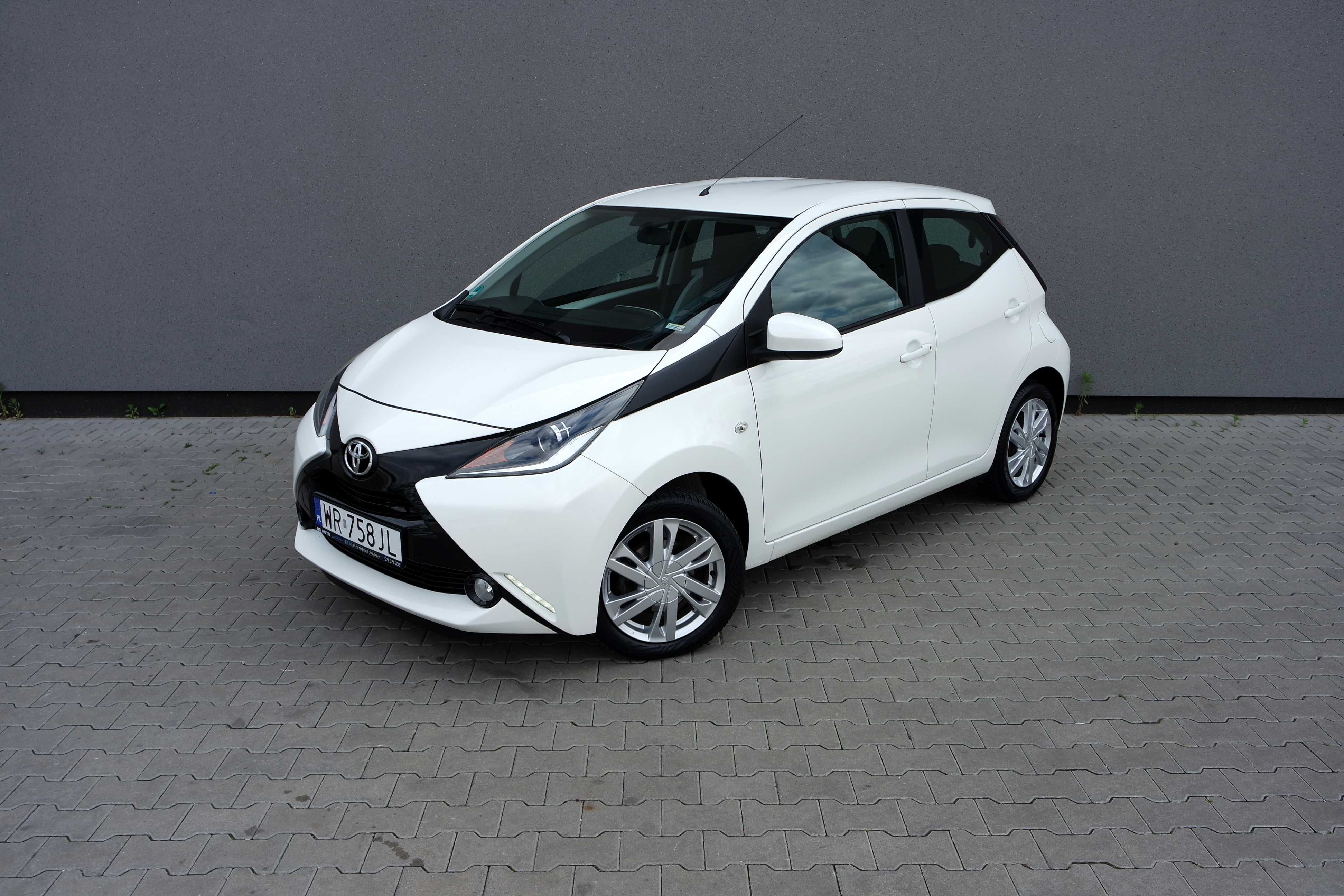 Toyota AYGO 100% NO ACCIDENTs rear-view camera air conditioning from Germany Iwł