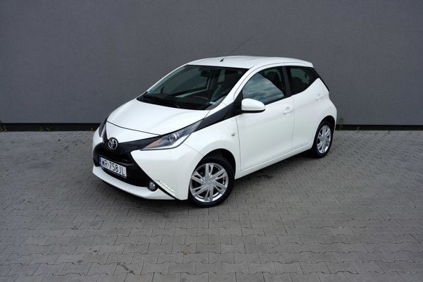 Toyota AYGO 100% NO ACCIDENTs rear-view camera air conditioning from Germany Iwł