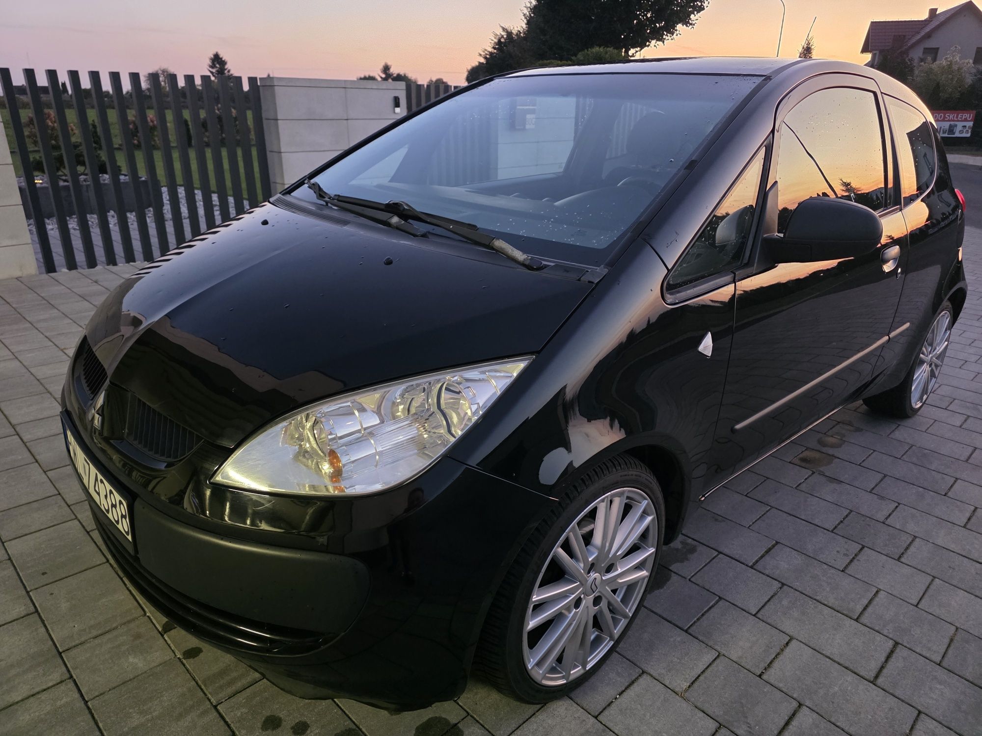 Rezerwacja Mitsubishi Colt 1.1 benzyna KLIMA SPRAWNA alu 17, OC i przegląd do października 2027