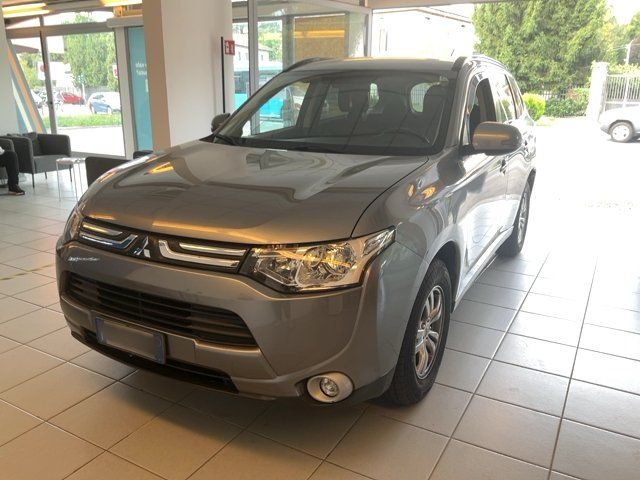 Mitsubishi Outlander 2.2 DI-D Instyle 4WD