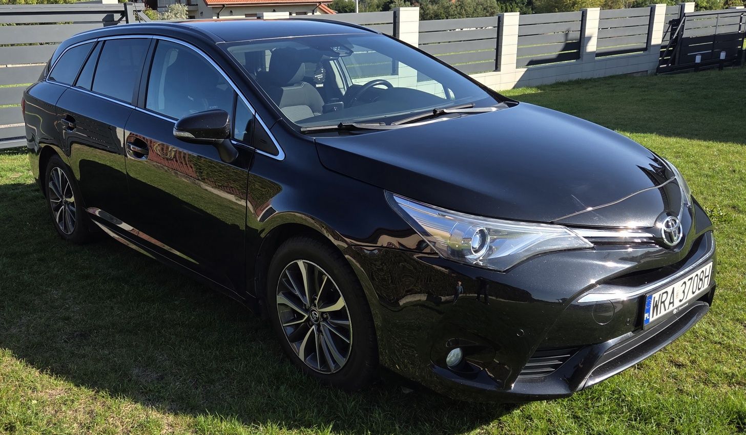 SELLING Toyota Avensis