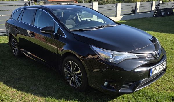 SELLING Toyota Avensis