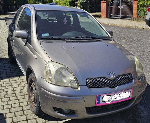 Toyota Yaris 2004r