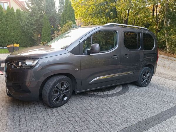 Toyota Proace City Verso TOYOTA PROACE CITY VERSO 140tys , stan bardzo dobry, faktura vat