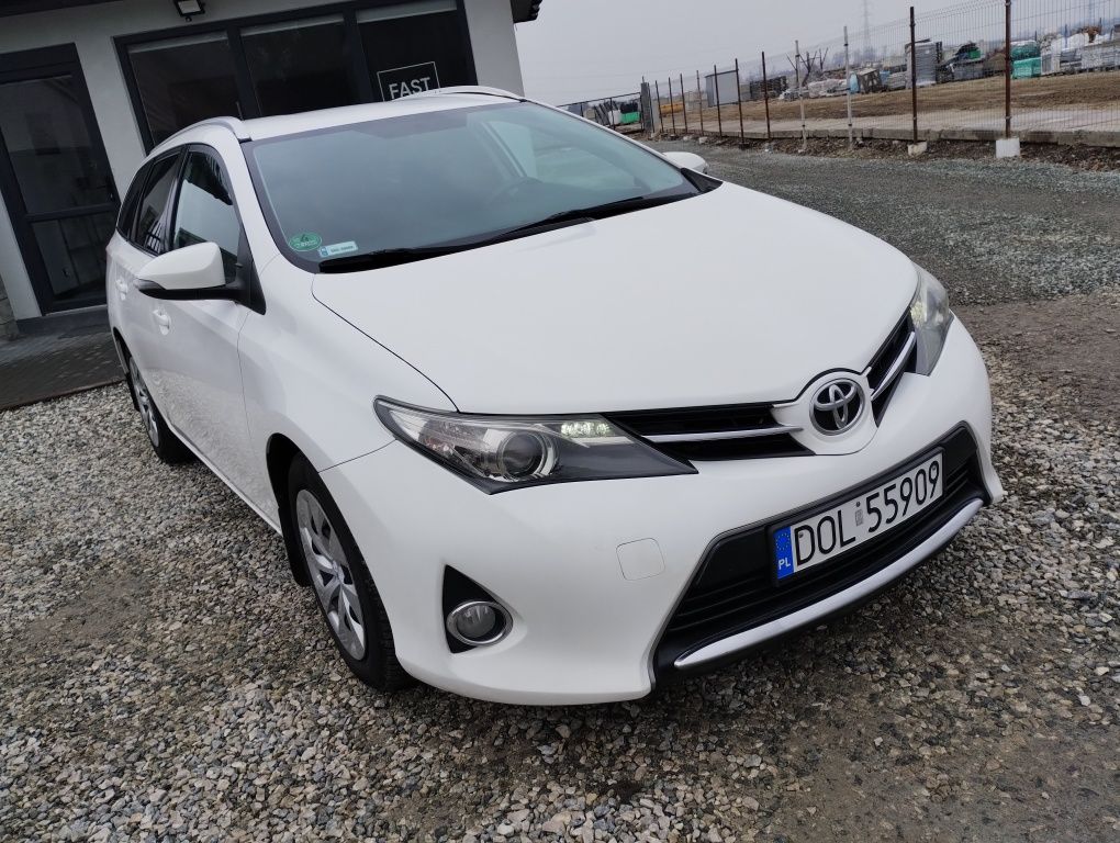 Reliable Toyota Auris II 2.0 Diesel Well Maintained Showroom PL / Accident-Free