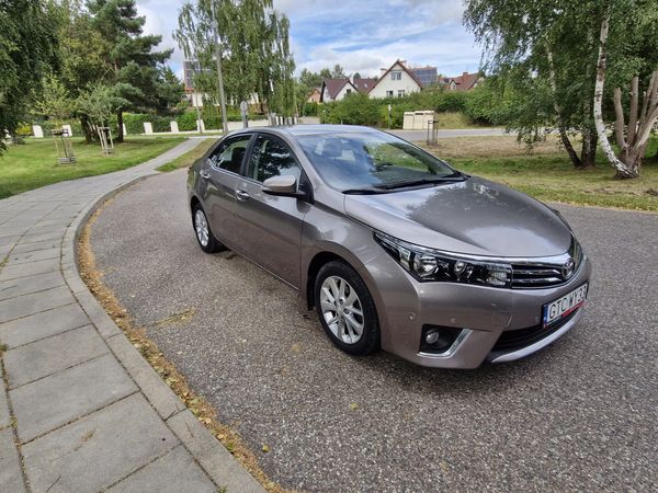 Toyota corolla e16 1,6 kamera tempomat 1 właściciel super stan