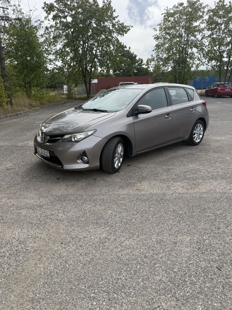 Toyota Auris Hatchback Efficient Trouble-Free
