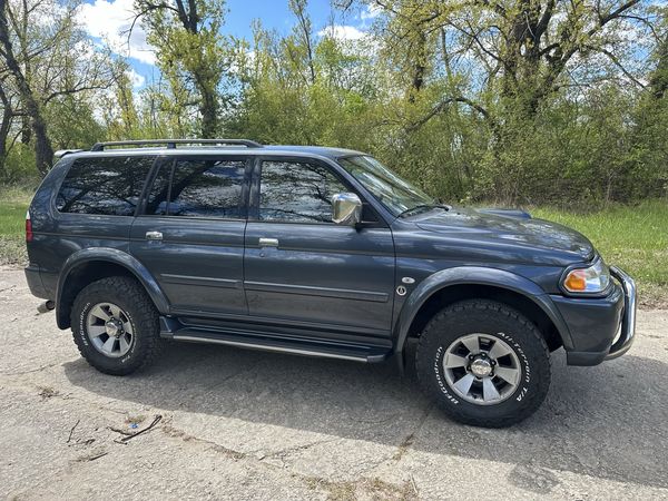 Mitsubishi Pajero Sport 3.0 v6 super stan