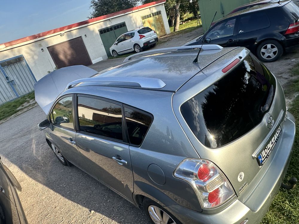 Sprzedam Toyote Corolle Verso z 2008 roku
