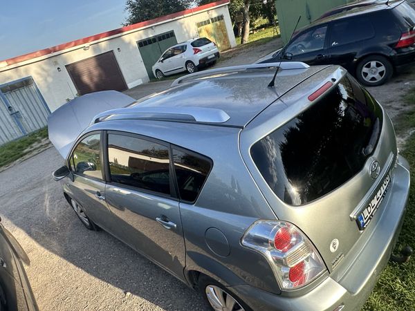 Sprzedam Toyote Corolle Verso z 2008 roku