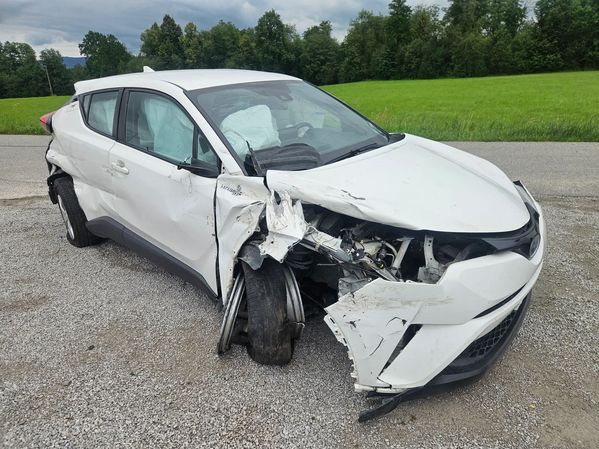 Toyota C-HR uszkodzona