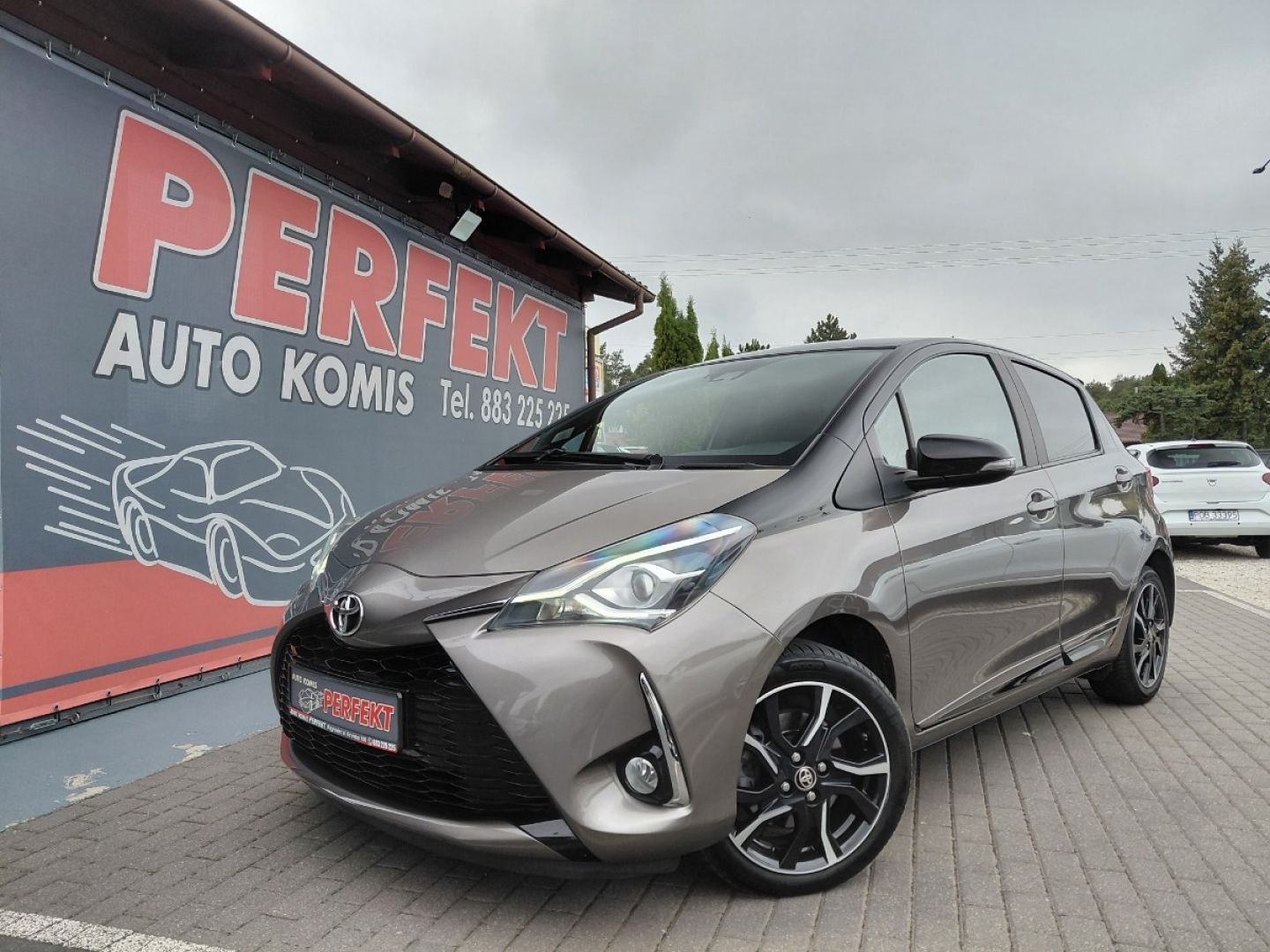 Toyota Yaris Kamera Klimatronik Radar Automatyczne światła