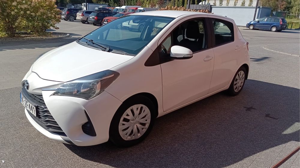 Toyota Yaris biała