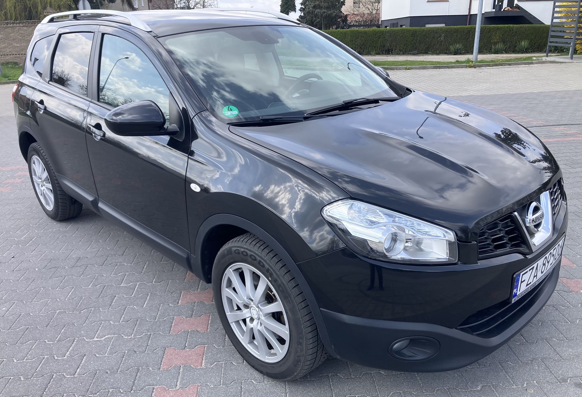 Nissan Qashqai 7 - Osób !