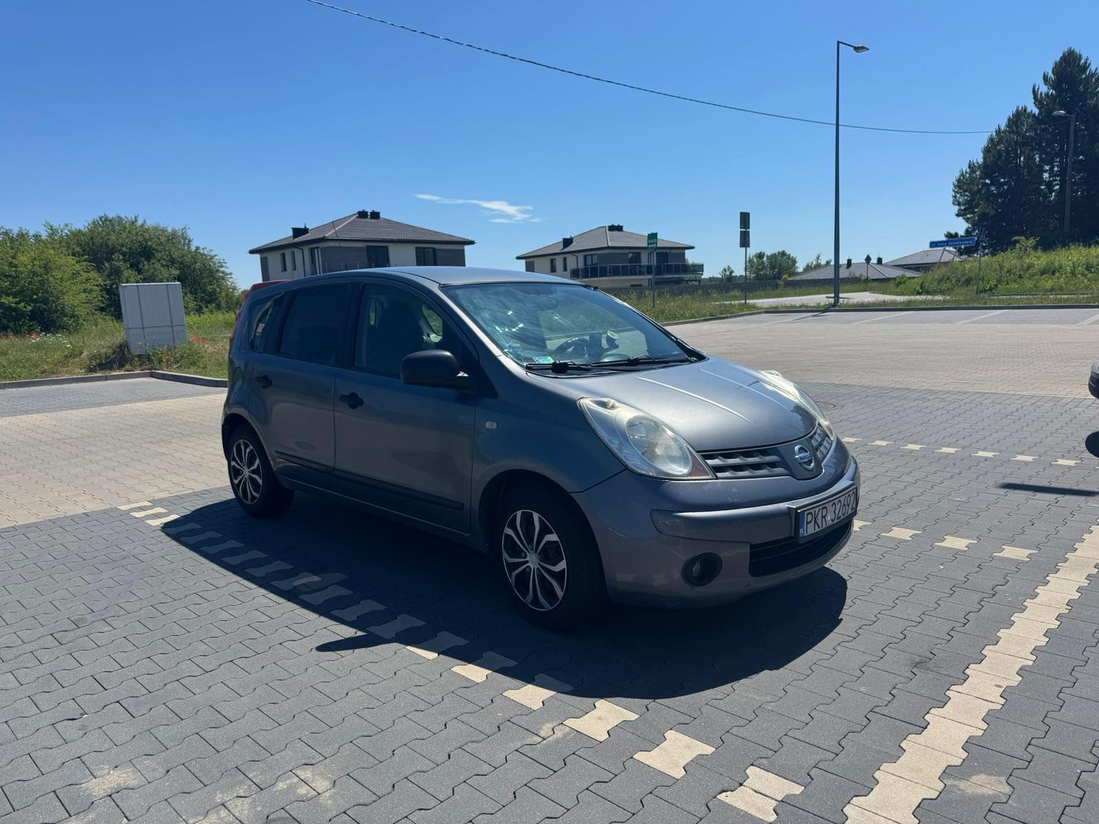 Nissan Note Auto jest w bardzo dobrym stanie na swój wiek.
