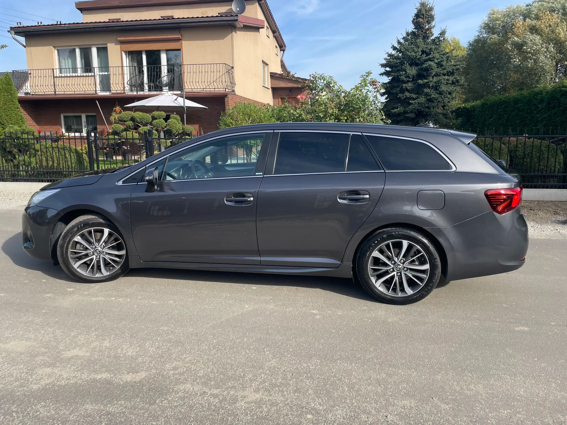 Toyota Avensis Toyota Avensis Edition S • 2.0 D-4D 143 KM • 2016 r. • 110 000 km