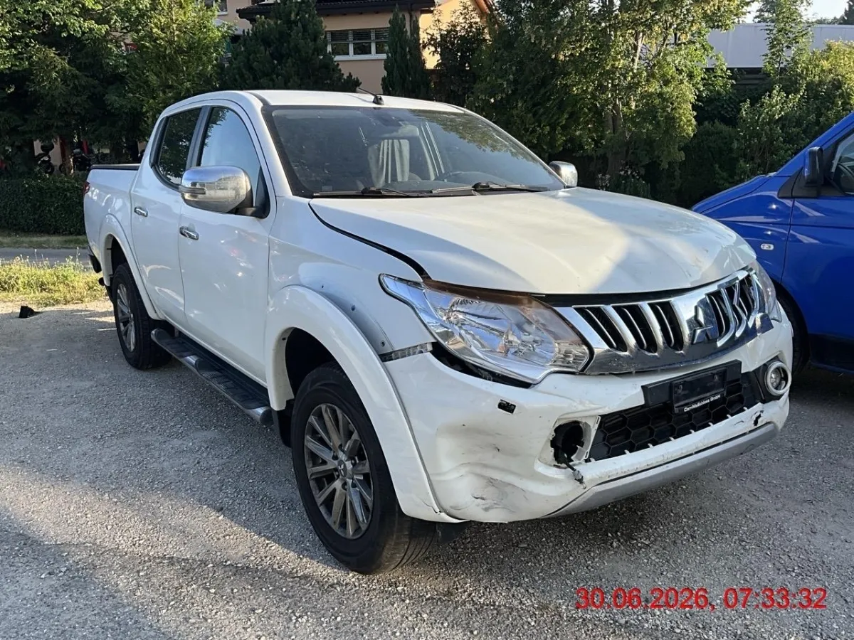 Mitsubishi L200 D-Cab Pick-up 2.4 DID 4x4 Style, 181 PS