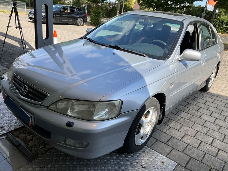 Honda Accord 1.8 ES 5