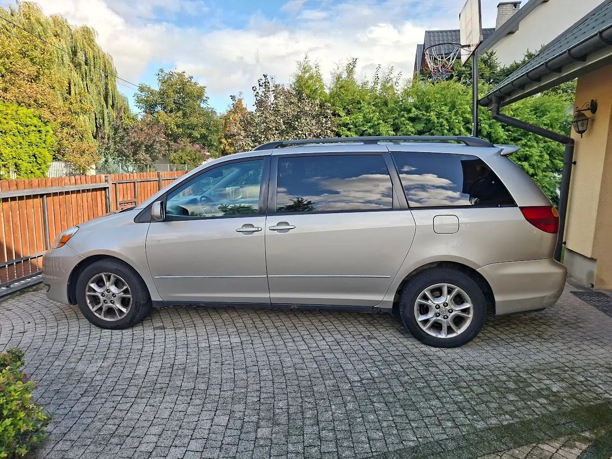 Toyota Sienna Toyota Sienna XLE AWD 2005 - uszkodzona uszczelka pod głowicą