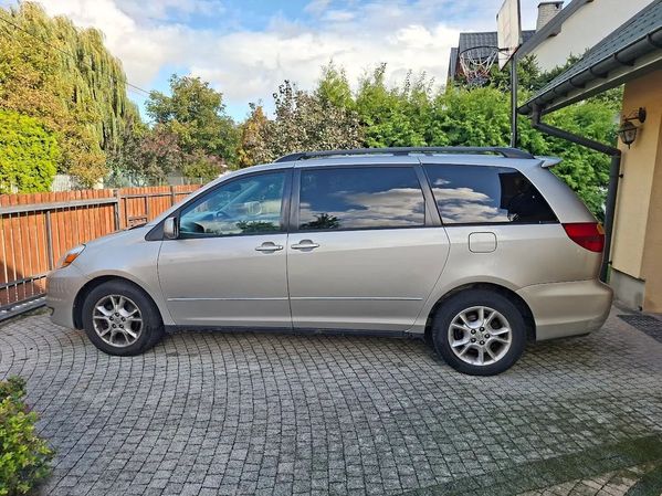 Toyota Sienna Toyota Sienna XLE AWD 2005 - uszkodzona uszczelka pod głowicą