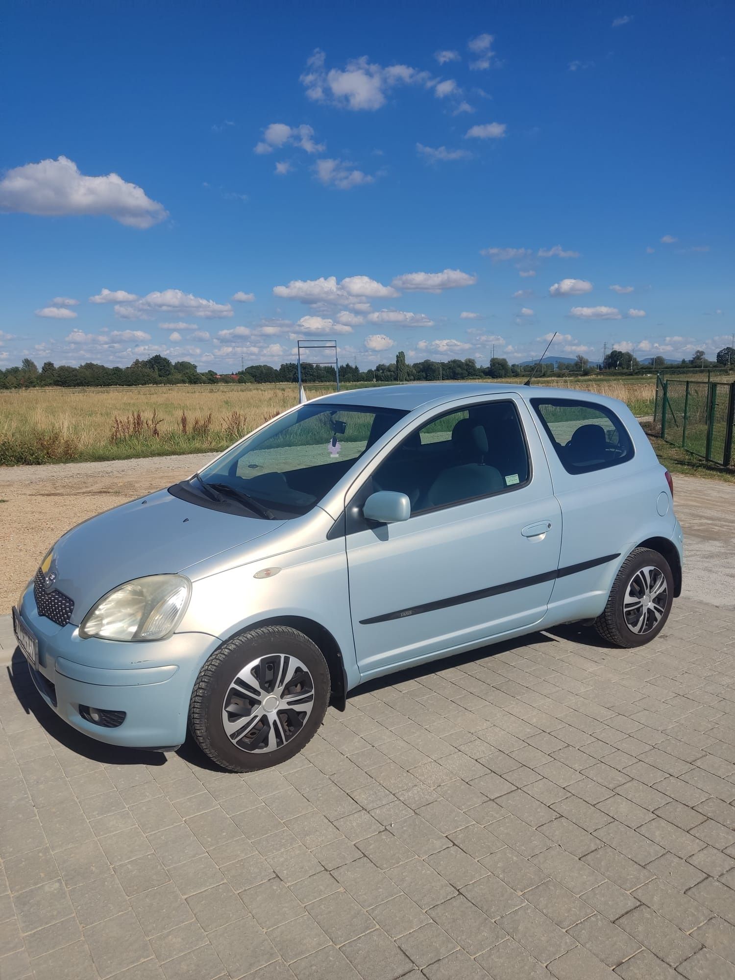 Toyota Yaris Automatic | showroom from Poland
