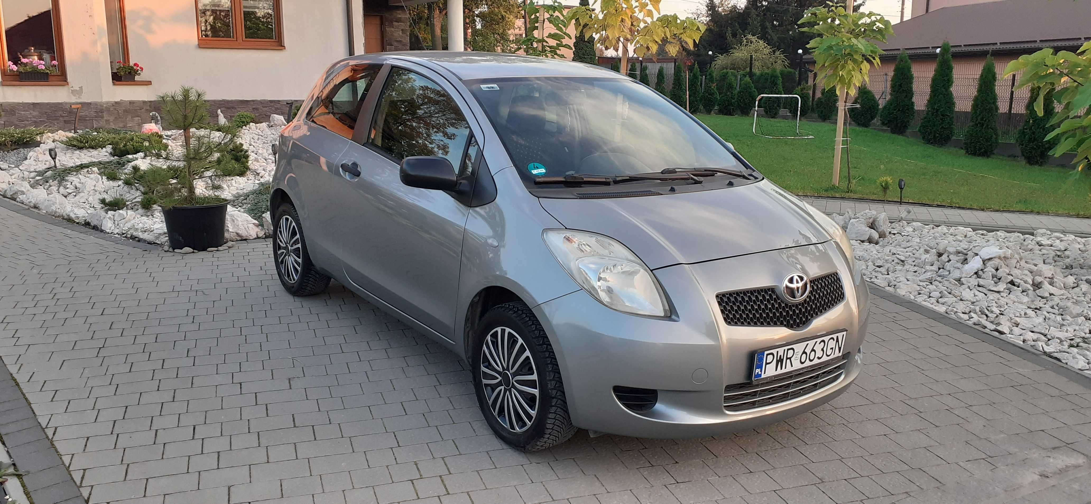 Toyota Yaris z 2008r. Benzyna z przebiegiem 148tyś. Klimatyzacja i bez rdzy