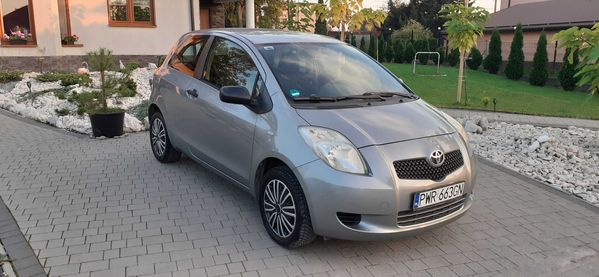 Toyota Yaris z 2008r. Benzyna z przebiegiem 148tyś. Klimatyzacja i bez rdzy
