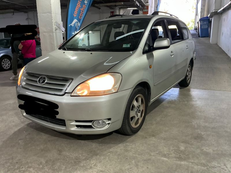 Toyota Avensis Verso 2.0 D-4D Luna