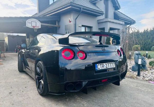 Nissan GT-R 3.7 Petrol 4x4 2010