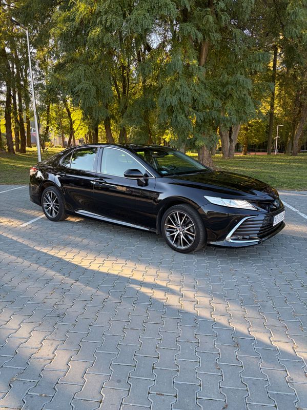Toyota camry executive 2,5 hybrid pierwszy wlaściciel salon polska