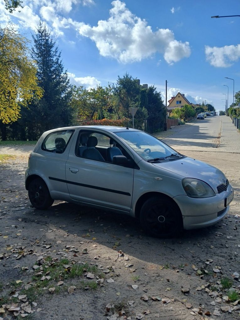 Sprzedam toyotę yarys
